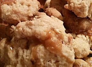 A picture of Apple caramel cookies.