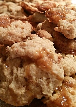 A picture of Apple caramel cookies.