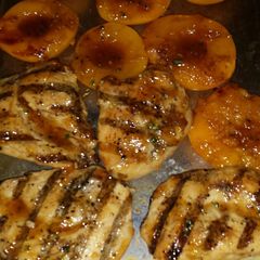 A picture of Spicy Peach Glazed Chicken.