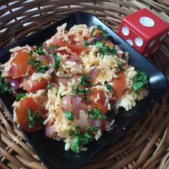A picture of Onion tomato fried rice.
