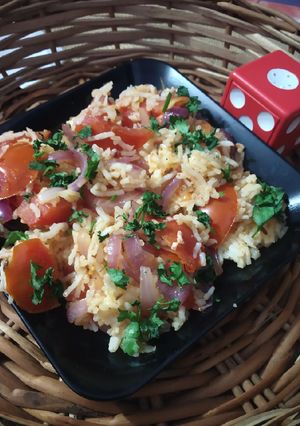 A picture of Onion tomato fried rice.