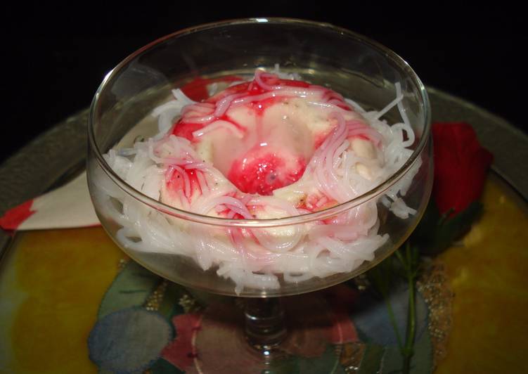 Dahi ice-cream with falooda and rose syrup-(Ice-cream with a twist)