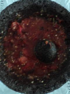 Una foto de Salsa de jitomate asado y chile piquín encurtido o en vinagre con tequila. México