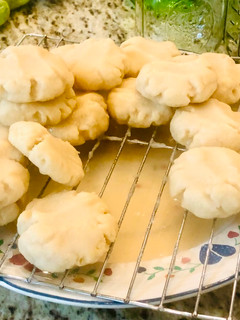 A picture of Super Lemon Cookies.