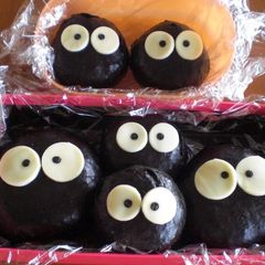Makkuro Kurosuke (Soot Sprites) Onigiri For Your Family Charaben A picture of Makkuro Kurosuke (Soot Sprites) Onigiri For Your Family Charaben.