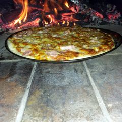 A picture of Filipino pizza.