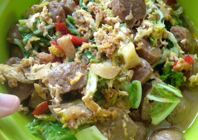 Cara Buat Tumis sawi putih bakso Gampang