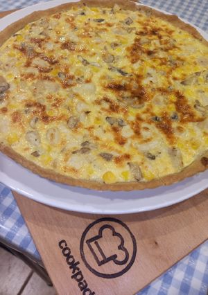 Una foto de Quiche de pollo, choclo y champiñones