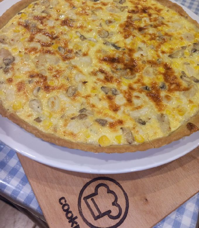 Una foto de Quiche de pollo, choclo y champiñones
