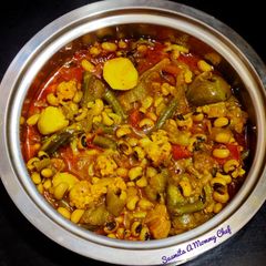 A picture of Mixed vegetables curry with lobia seeds.