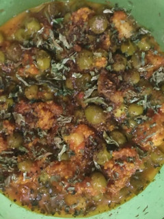 A picture of Makhana methi matar.