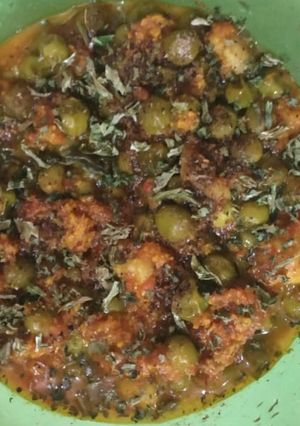 A picture of Makhana methi matar.
