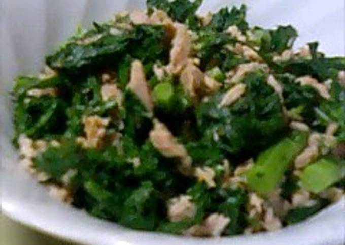 Chrysanthemum Greens and Tuna Side Dish