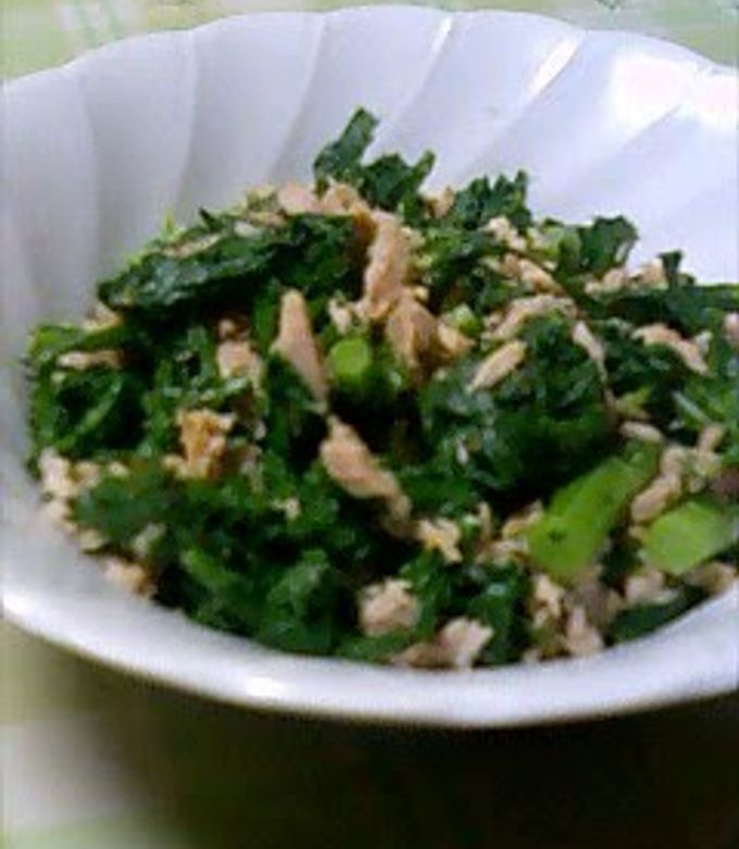 https://img-global.cpcdn.com/recipes/4825141675556864/680x781cq80/chrysanthemum-greens-and-tuna-side-dish-recipe-main-photo.jpg