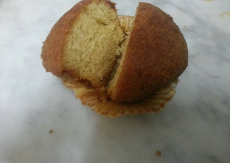 Simple Way to Make Homemade Simple and Delicious Vanilla Muffins