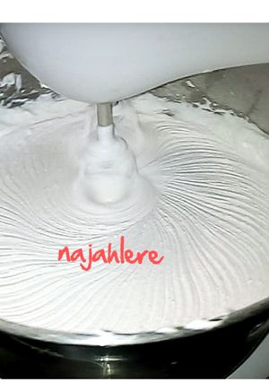 A picture of Whipped cream.