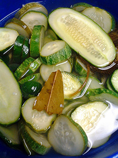 A picture of macerated cucumbers.