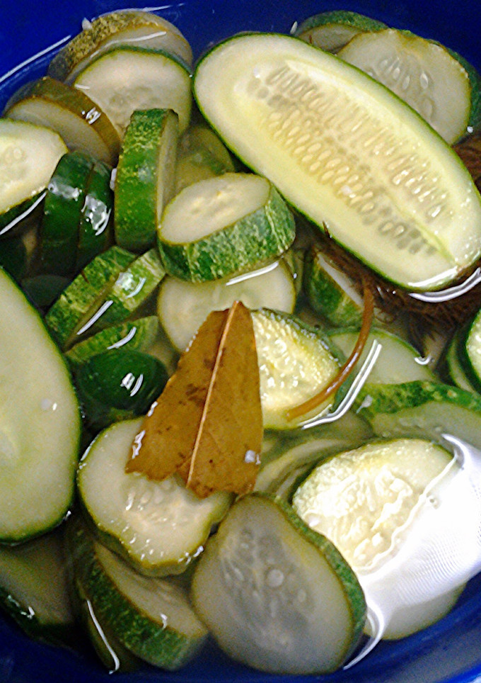 A picture of macerated cucumbers.