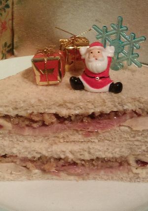 A picture of Vickys Christmas Leftovers Sandwich.
