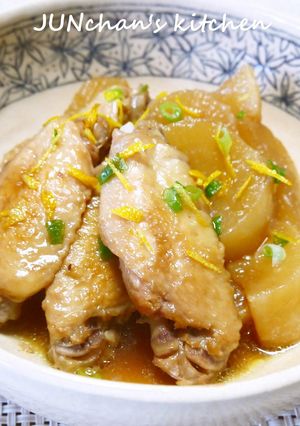 A picture of Pressure Cooked Tender Chicken Wings and Daikon.