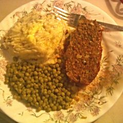 A picture of "Bugs Bunny" Meatloaf.