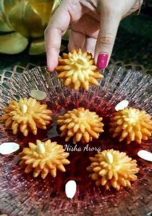 रॉयल फ्लावर कूकीज (Royal flower cookies recipe in hindi) रेसिपी मुख्य फोटो