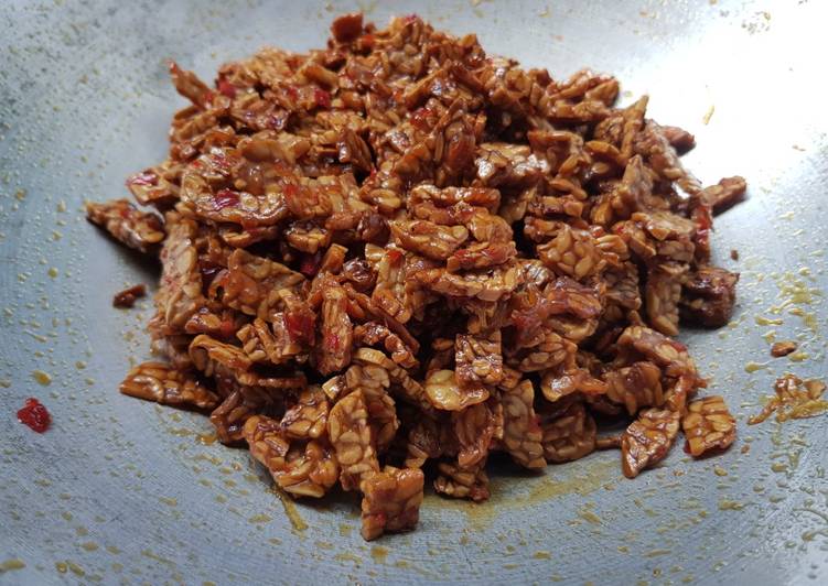Bagaimana Menyiapkan Tempe Kering pedas manis yang Enak