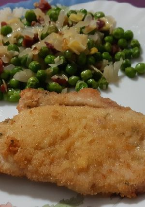 Foto principal de Milanesa de cerdo en airfryer, con guisantes