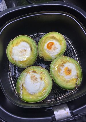 Hình của món Làm bữa sáng healthy với trứng và bơ bằng nckd 🥑.