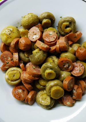 Una foto de Champiñones con salchichas y salsa de cabrales 😁