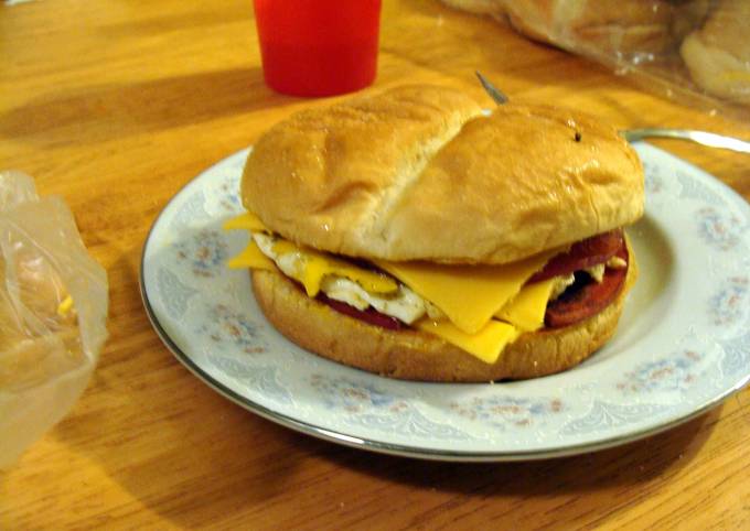 taisen's fried breakfast sandwich