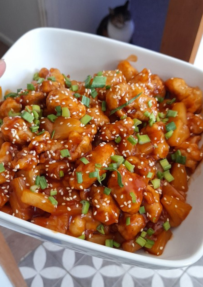 Una foto de Cerdo frito con piña y salsa agridulce