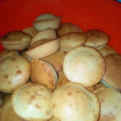 A picture of Vanilla cupcakes.