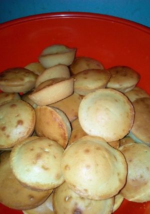 A picture of Vanilla cupcakes.