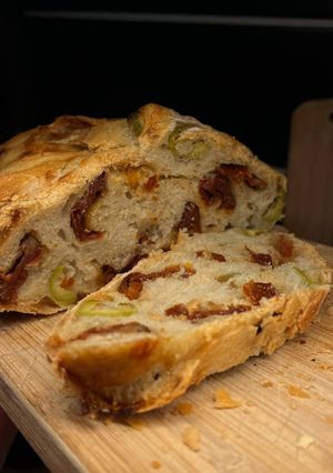 A picture of Sun dried tomatoes and olives bread.