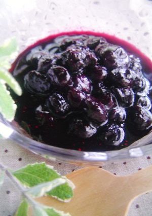 A picture of Mint Flavor Blueberry Sauce.