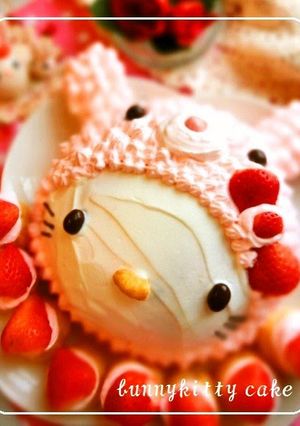 A picture of Rabbit Hello Kitty Cake.