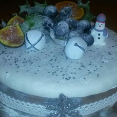 A picture of Sig's Lighter Yuletide Cake.