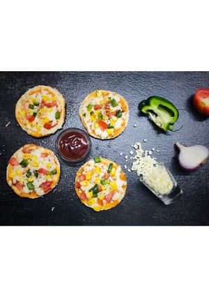 मिनी पिज़्ज़ा (mini pizza recipe in Hindi) रेसिपी मुख्य फोटो