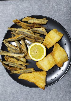 Una foto de Fritura de boquerones y bacalao fresco