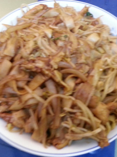A picture of Beef fried rice noodle.