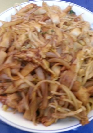 A picture of Beef fried rice noodle.