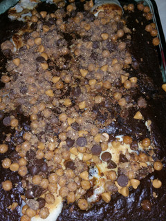 A picture of Earthquake cake.