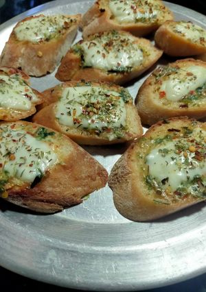 A picture of Garlic Bread.