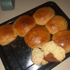 A picture of Dinner roll.
