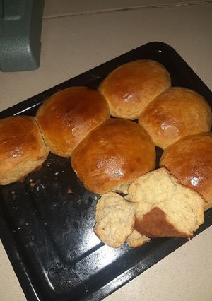 A picture of Dinner roll.