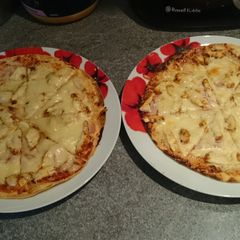 A picture of Tortilla Pizzas.