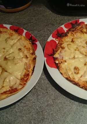 A picture of Tortilla Pizzas.