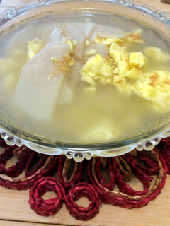 A picture of sour bamboo egg soup.