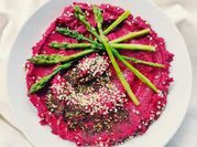 Una foto di ricette con olio di canapa